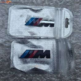 لوگوی m سایز کوچک در دو رنگ مشکی و استیل مناسب برای در صندوق جلوپنجره یا داخل خودرو