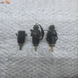 سنسور دمای آب روی شیلنگ پایین رادیات بی ام و BMW مناسب برای تمامی اطاقهای مدل ۱۹۹۸ به بالا